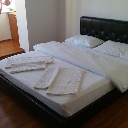 Апартаменти M&F Apartament Jepilor Брашов Екстер'єр фото