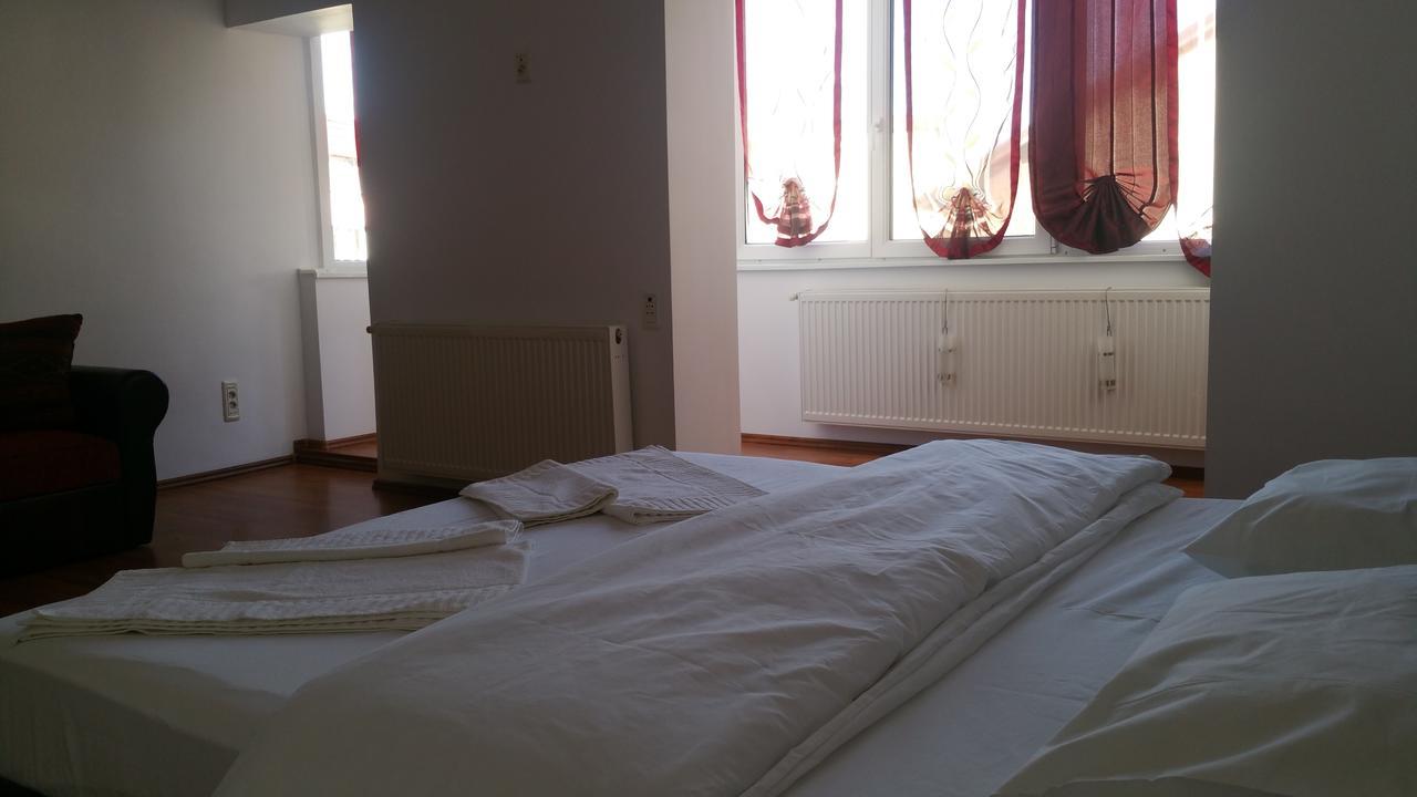 Апартаменти M&F Apartament Jepilor Брашов Екстер'єр фото